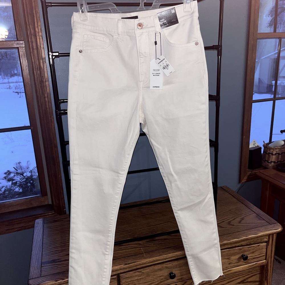 Skinny high rise white Jeans, Express, size 6S, NWT